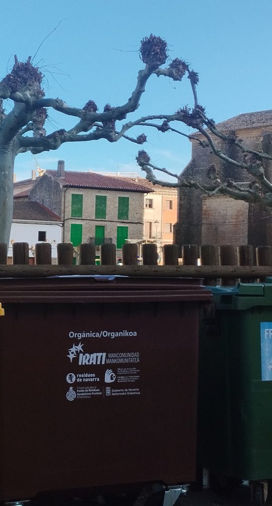 El contenedor marrón en marcha en Urroz Villa y Monreal